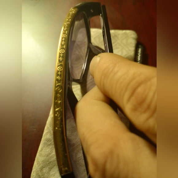 Louis Vuitton EvidenceBlack Sunglasses - Picture 3 of 7